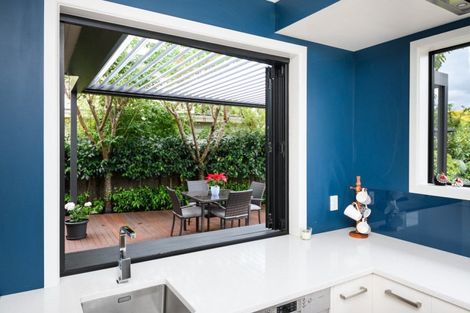 Photo of property in 9 Awatea Terrace, Hokowhitu, Palmerston North, 4410