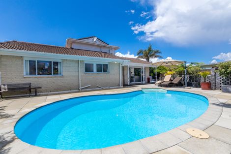 Photo of property in 6 Deanna Drive, West Harbour, Auckland, 0618
