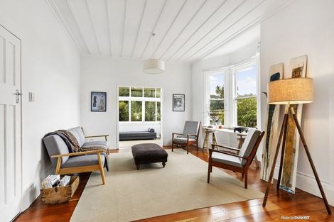 Photo of property in 26 Melbourne Road, Island Bay, Wellington, 6023