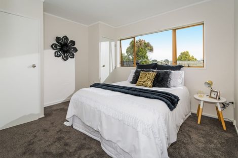 Photo of property in 1/14 Hollyhock Place, Browns Bay, Auckland, 0630