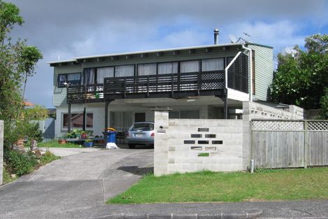 Photo of property in 42 Spence Road, Henderson, Auckland, 0612