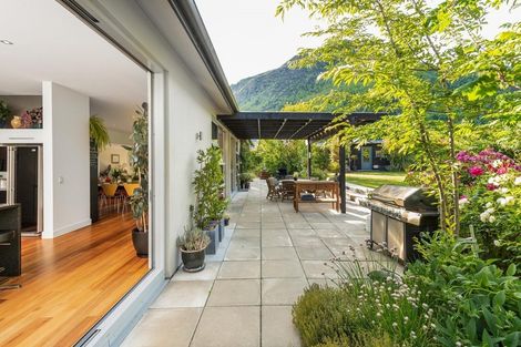 Photo of property in Butel Park, 50 Essex Avenue, Arrowtown, 9302