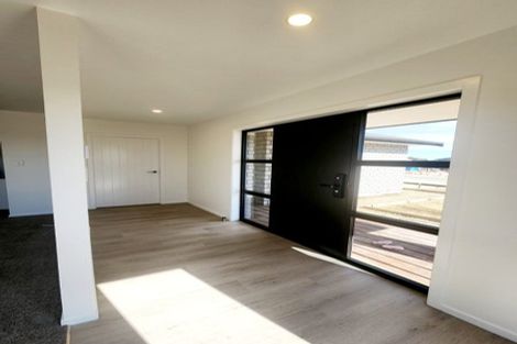 Photo of property in 5 Thorn Place, Levin, 5510