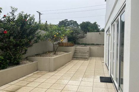 Photo of property in 17a The Strand, Takapuna, Auckland, 0622