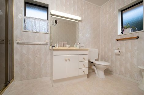 Photo of property in 52 Spence Road, Henderson, Auckland, 0612