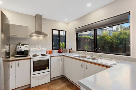 Photo of property in 33 D'oyly Drive, Stanmore Bay, Whangaparaoa, 0932
