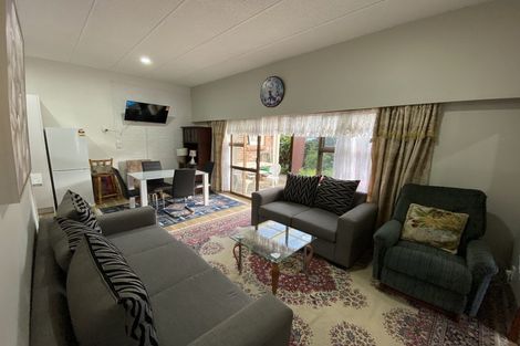 Photo of property in 32 Nile Road, Kelston, Auckland, 0602