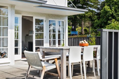 Photo of property in 63 Napier Terrace, Hospital Hill, Napier, 4110