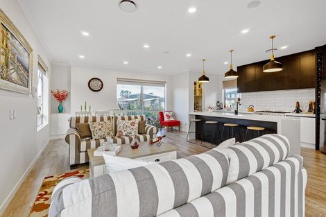 Photo of property in 10 Fred White Drive, Kumeu, 0810