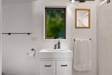 Photo of property in 10 Allan Road, Burgess Park, New Plymouth, 4371