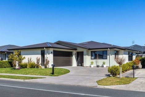 Photo of property in 35 Noumea Drive, Rangatira Park, Taupo, 3330