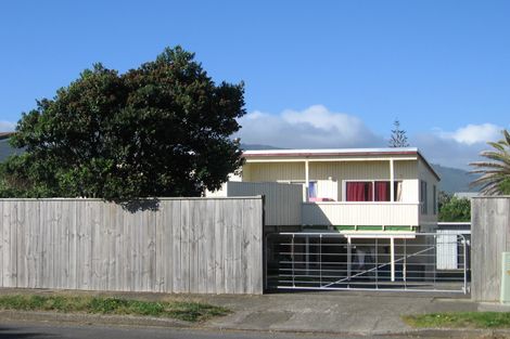 Photo of property in 102 Field Way, Waikanae Beach, Waikanae, 5036