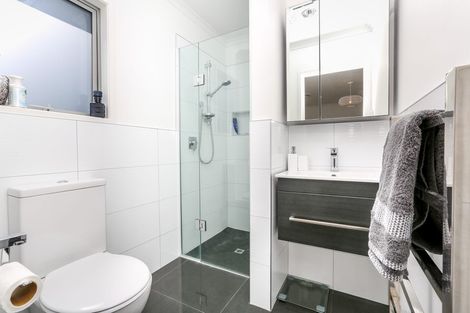 Photo of property in 2a Portland Drive, Highlands Park, New Plymouth, 4312