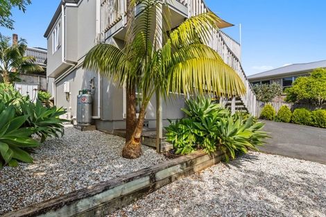 Photo of property in 49a Onewa Road, Northcote, Auckland, 0627