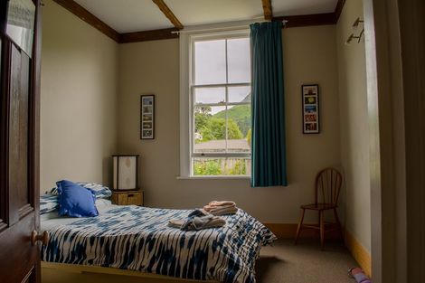 Photo of property in Jugglers Rest Backpackers, 8 Canterbury Street, Picton, 7220