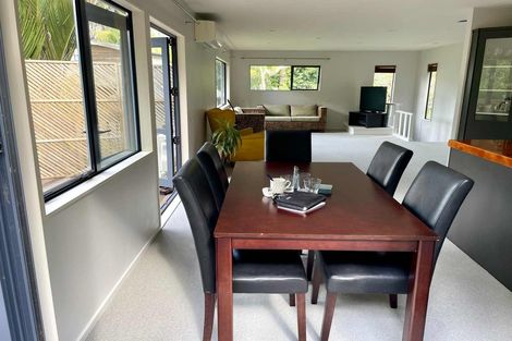 Photo of property in 13 Springwater Vale, Unsworth Heights, Auckland, 0632