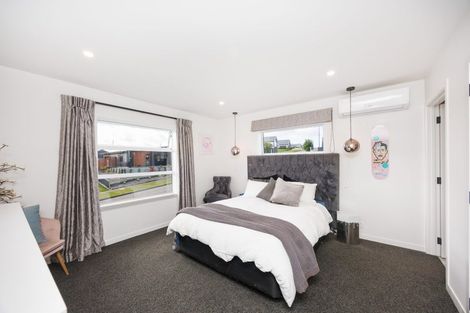Photo of property in 37 Vaucluse Heights, Fitzherbert, Palmerston North, 4410