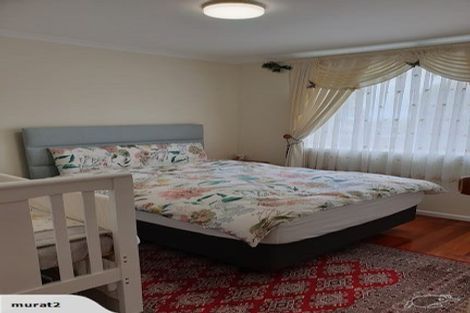 Photo of property in 16 Turville Crescent, Newlands, Wellington, 6037