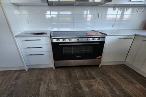 Photo of property in 43 Girrahween Drive, Totara Vale, Auckland, 0629