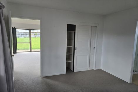 Photo of property in 8 Staveley Avenue, Mount Roskill, Auckland, 1041