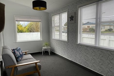 Photo of property in 3 Preston Street, Eltham, 4322