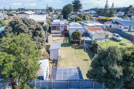 Photo of property in 19 Raukawa Street, Himatangi Beach, Foxton, 4891