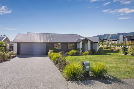 Photo of property in 2 Lamont Place, Waikanae, 5036