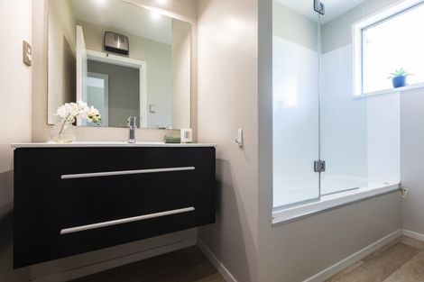 Photo of property in 3/98 Holly Road, St Albans, Christchurch, 8014