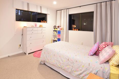 Photo of property in 3 Matisse Drive, West Harbour, Auckland, 0618