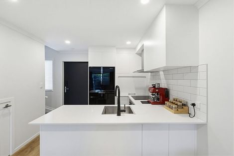 Photo of property in 7 Wharara Lane, Massey, Auckland, 0614