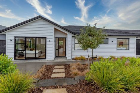 Photo of property in 4 Vintry Drive, Kumeu, 0810