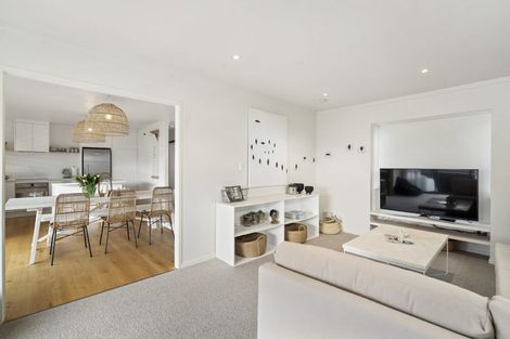 Photo of property in 2/10 Merani Street, Narrow Neck, Auckland, 0622