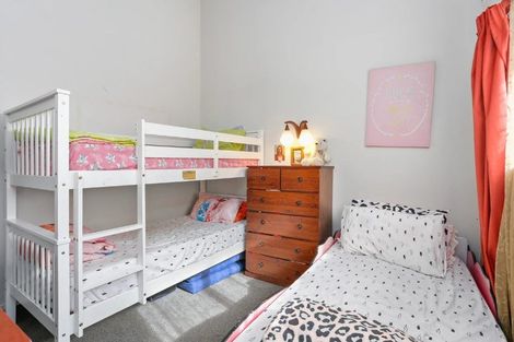 Photo of property in 2/104 Pakuranga Road, Pakuranga, Auckland, 2010