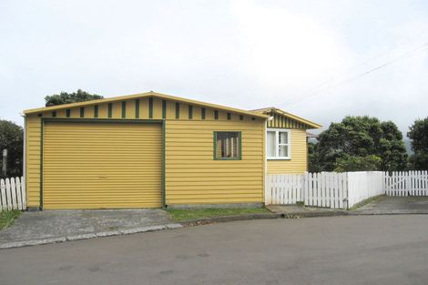 Photo of property in 18 Turville Crescent, Newlands, Wellington, 6037