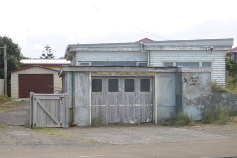 Photo of property in 38 Lyall Parade, Lyall Bay, Wellington, 6022