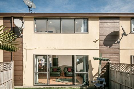 Photo of property in 4/35 Fields Parade, Oteha, Auckland, 0632