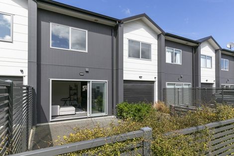 Photo of property in 28 Bluff Road, Kenepuru, Porirua, 5022