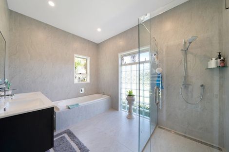 Photo of property in 154 Boord Crescent, Kumeu, 0891