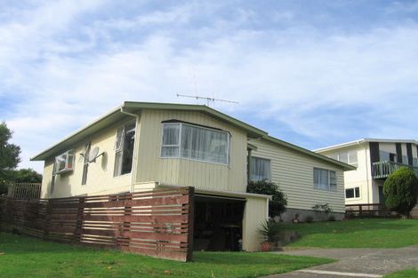 Photo of property in 15 Westhaven Drive, Tawa, Wellington, 5028