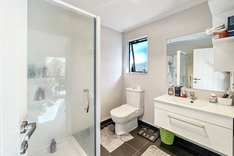 Photo of property in 33 Rosalie Terrace, Kelvin Grove, Palmerston North, 4414