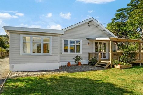 Photo of property in 32 Hinemoa Street, Paraparaumu, 5032