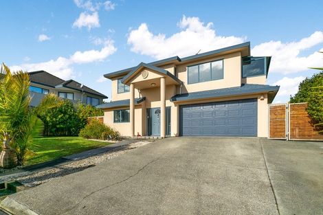 Photo of property in 5 Macadamia Close, Goodwood Heights, Auckland, 2105