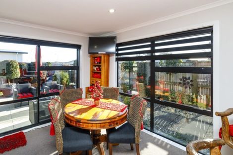 Photo of property in 6 Lorenzo Place, Kelvin Grove, Palmerston North, 4414