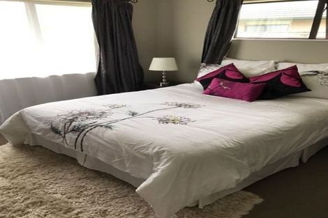 Photo of property in 22 Percy Kinsman Crescent, Riverstone Terraces, Upper Hutt, 5018