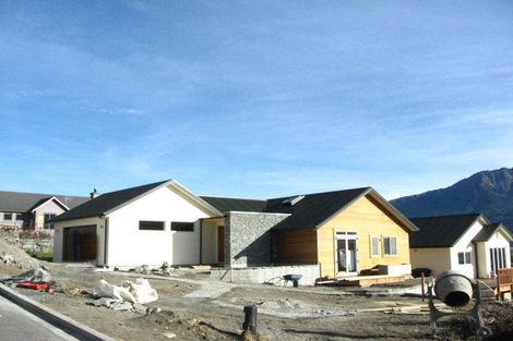 Photo of property in 5 Elizabeth Place, Kelvin Heights, Queenstown, 9300