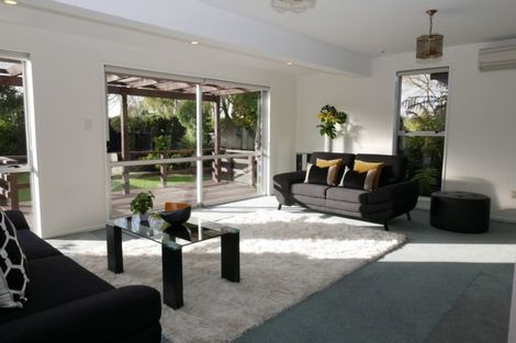 Photo of property in 16 Clivedon Place, Redwood, Christchurch, 8051