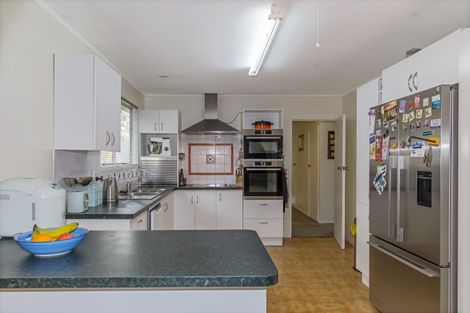 Photo of property in 24 Ellice Road, Totara Vale, Auckland, 0629