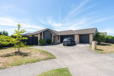 Photo of property in 28 Whitney Place, Rototuna North, Hamilton, 3210