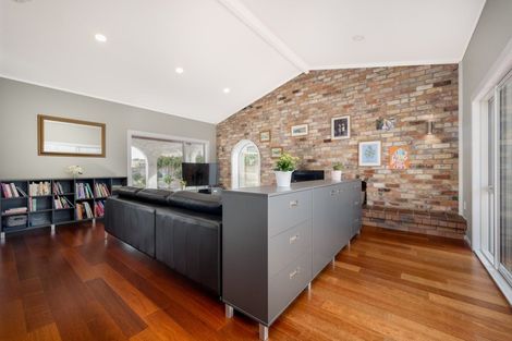 Photo of property in 120 Prince Regent Drive, Half Moon Bay, Auckland, 2012