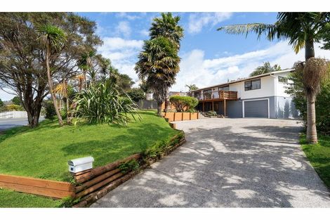 Photo of property in 673 Huia Road, Parau, Auckland, 0604